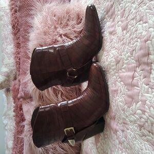 Justfab Brown Crocodile Pattern Ankle Boots SIZE 7
